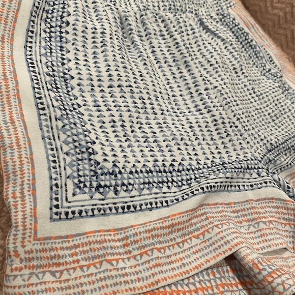 NWT BCBG vibrant pull on shorts in cream - Picture 2 of 4